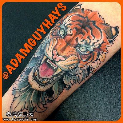 彩色腿部彩色老虎头文身作品