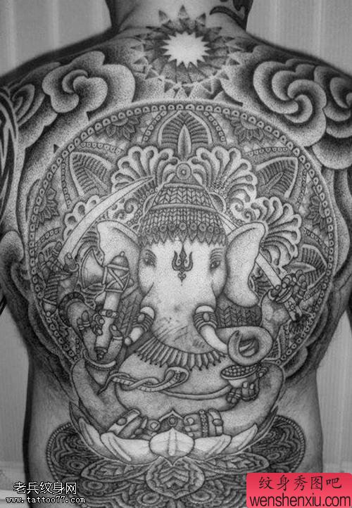 文身秀图吧推荐一幅满背象神文身作品