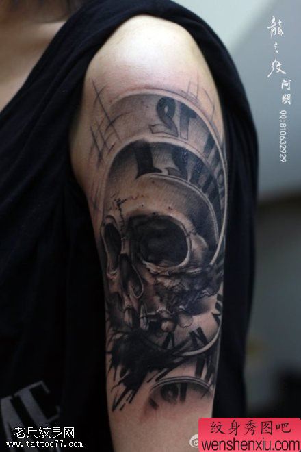 文身秀图吧推荐一幅手臂欧美时钟骷髅文身作品