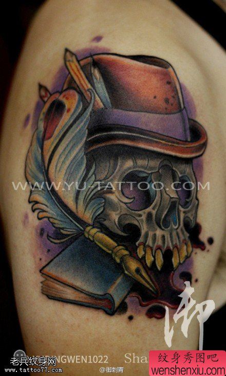手臂欧美彩色骷髅羽毛书文身作品
