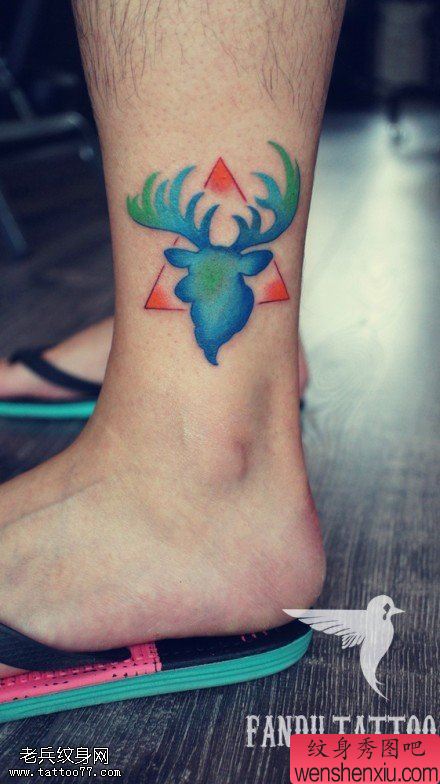 脚踝彩色羚羊文身作品由文身分享