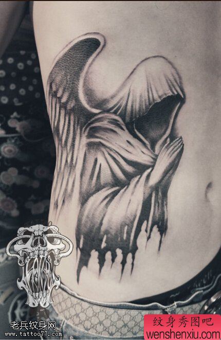 文身秀图吧推荐一幅侧腰死神文身作品