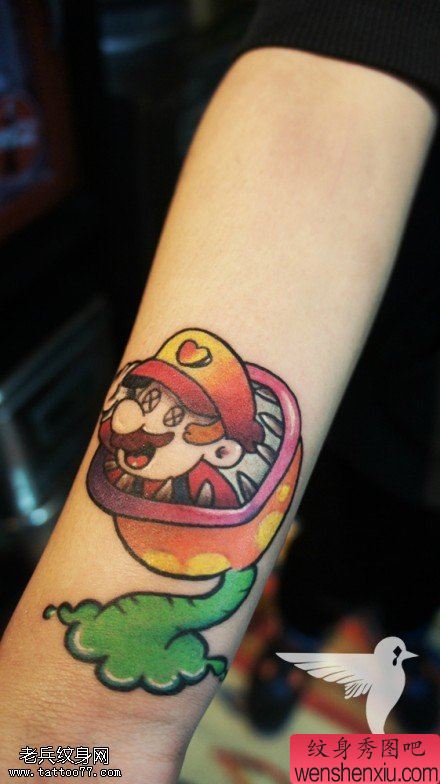 手臂彩色彩色玛丽奥叔叔文身作品