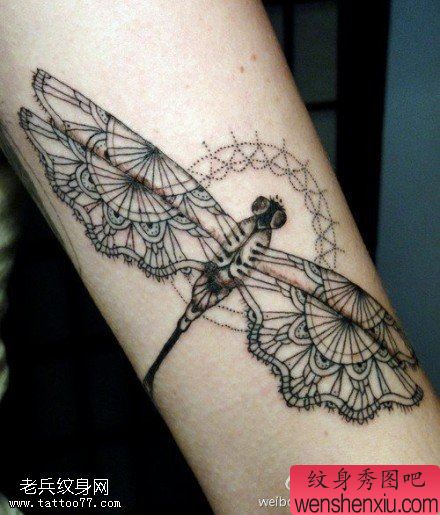 手臂蜻蜓文身作品由刺青分享