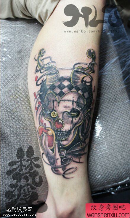 文身秀图吧推荐一幅腿部创意小丑文身作品