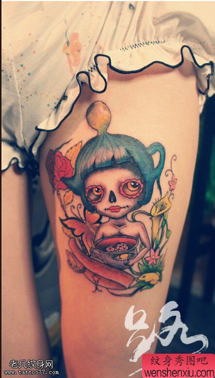 腿部彩色女孩文身作品