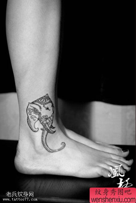 文身秀图吧推荐一幅脚踝象文身作品
