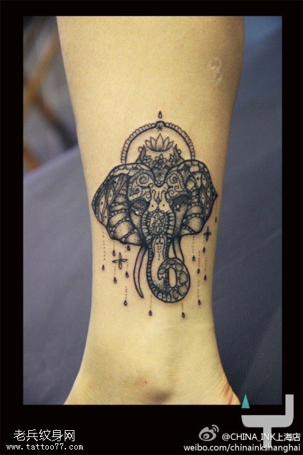 女人脚踝象文身作品