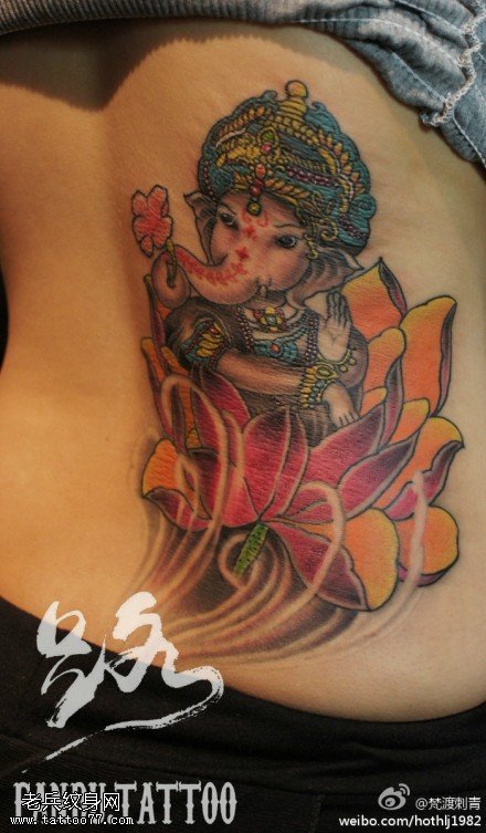 腰部彩色象莲花文身作品由文身秀图吧分享