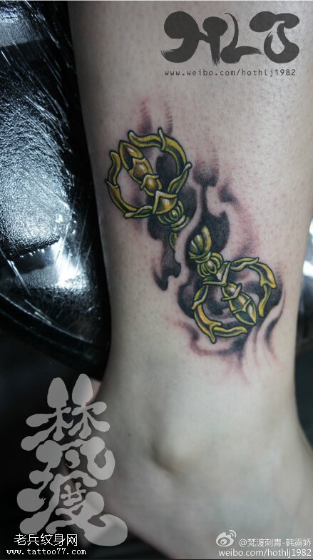 脚踝金刚杵文身作品由文身秀图吧分享