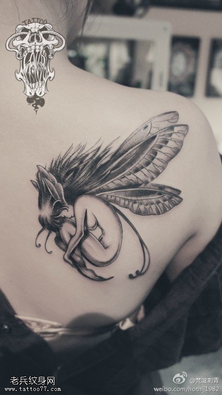 文身秀图吧推荐一幅女人背部小精灵文身作品