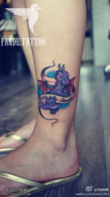 脚踝彩色恐龙文身作品由文身分享