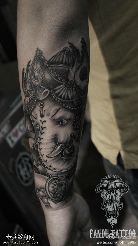 文身馆推荐一幅手臂象神文身作品