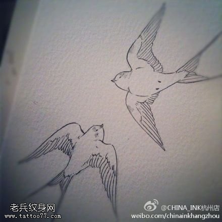 文身秀图吧推荐一幅双飞燕子文身作品