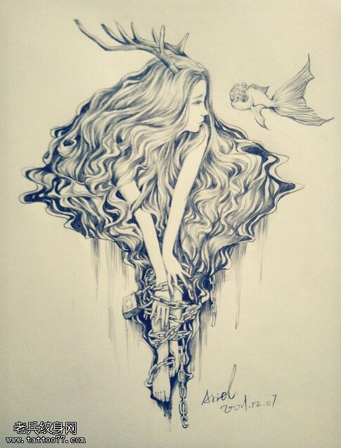 文身秀图吧推荐一幅女郎金鱼文身作品