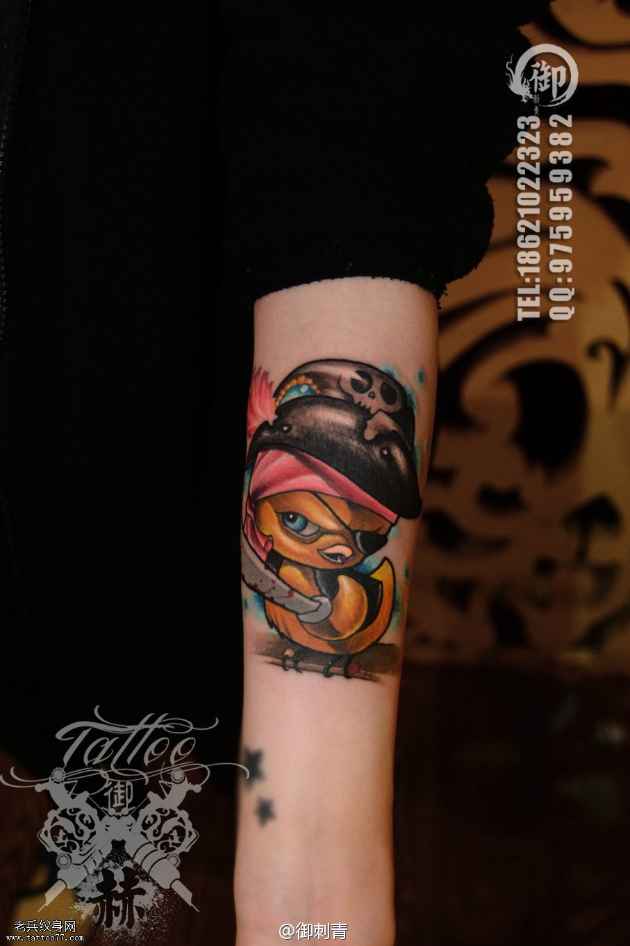 文身秀图吧推荐一幅手臂彩色school海盗小鸟文身作品