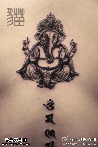 文身秀图吧推荐一幅背部象神文身作品