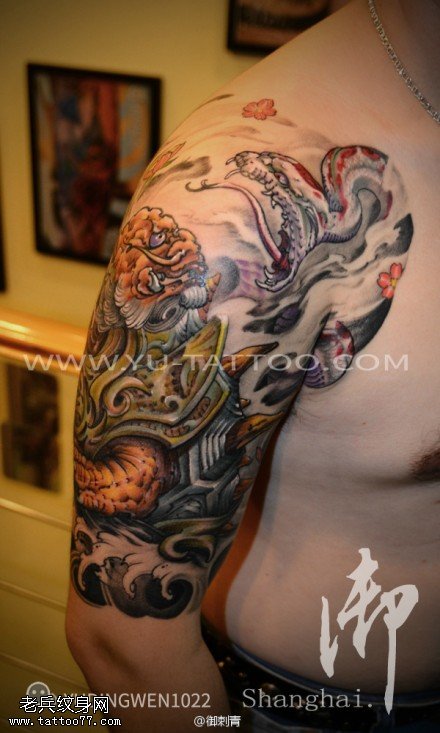 手臂彩色新传统全彩玄武龙头龟身蛇尾文身作品
