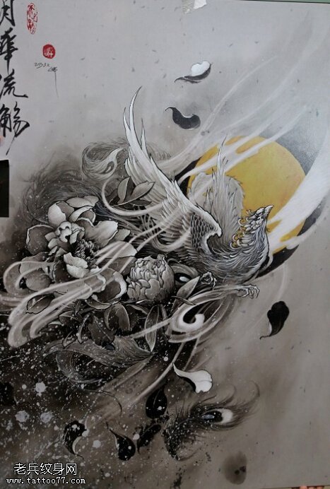 文身秀图吧推荐一幅黑白凤凰牡丹文身作品