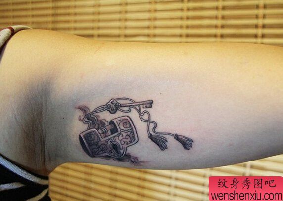 手臂锁文身作品