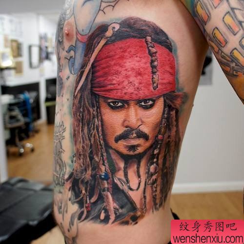 文身秀图吧侧腰海盗文身作品