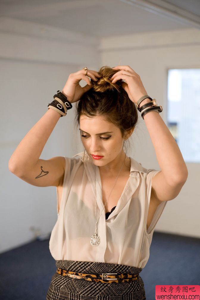 最好的文身馆推荐一组小清新衣架文身作品