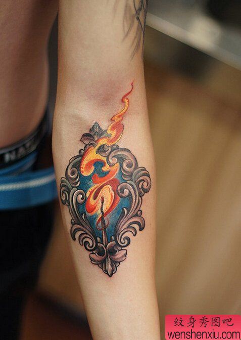 一幅手臂彩色火柴文身作品