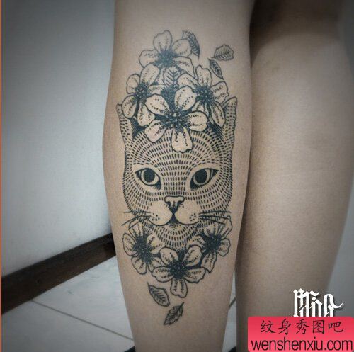 女人腿部点刺猫咪文身作品由最好的文身馆分享
