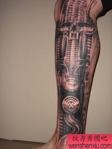 腿部机械文身作品