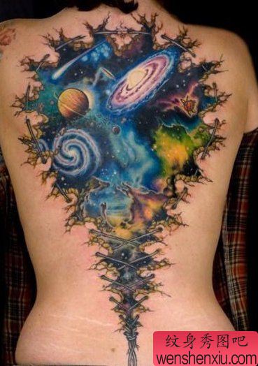 女人背部星空文身作品
