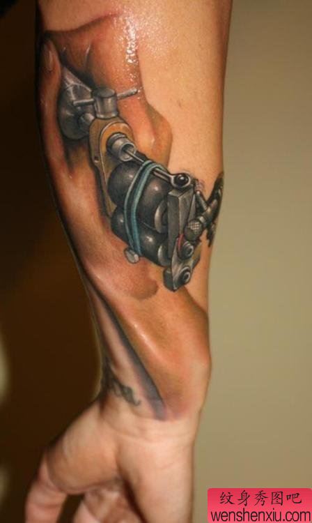 手臂创意文身机文身作品由文身秀图吧分享
