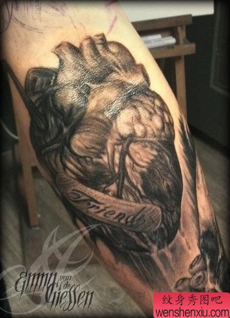 文身秀图吧推荐一幅手臂心脏文身作品