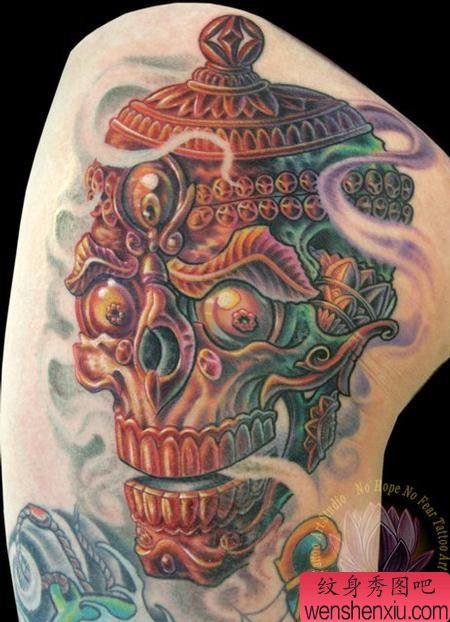 一幅臀部嘎巴拉文身作品