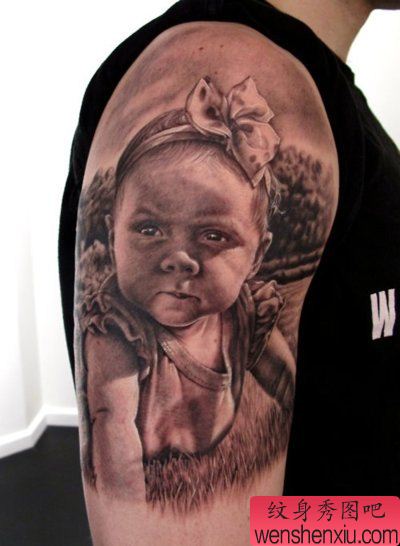 手臂小孩肖像文身作品