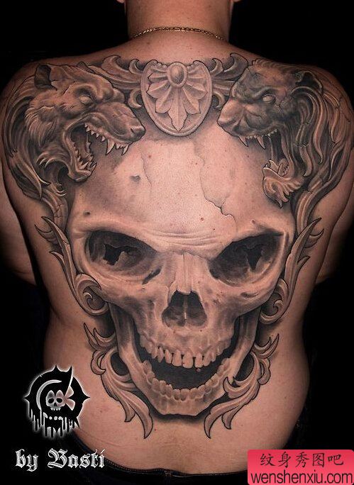文身秀图吧推荐一幅满背黑白骷髅文身作品