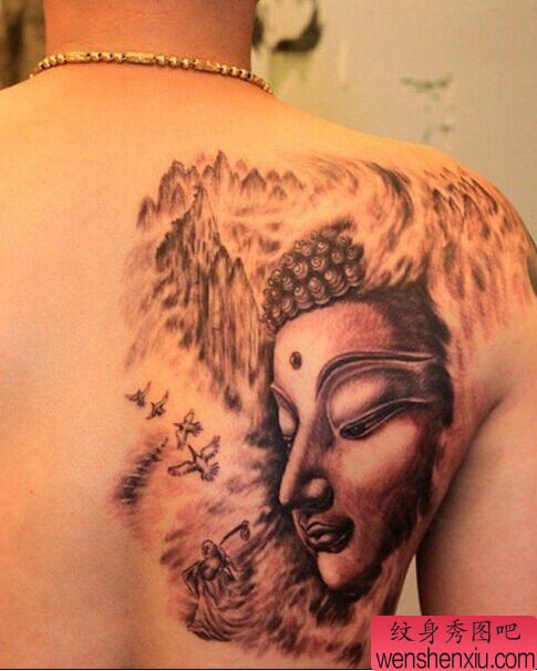 文身秀图吧分享一幅背部佛文身作品