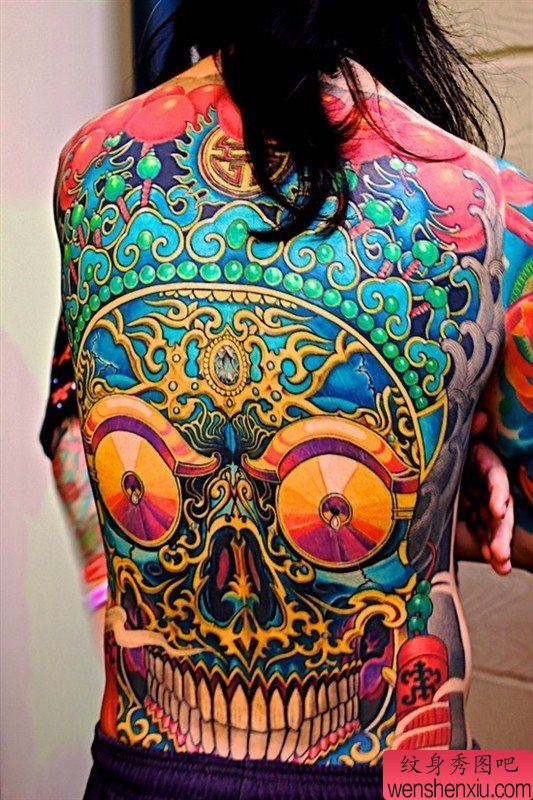 满背彩色嘎巴拉文身作品