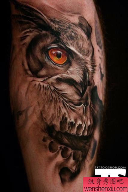最好的文身馆推荐一幅腿部猫头鹰文身作品