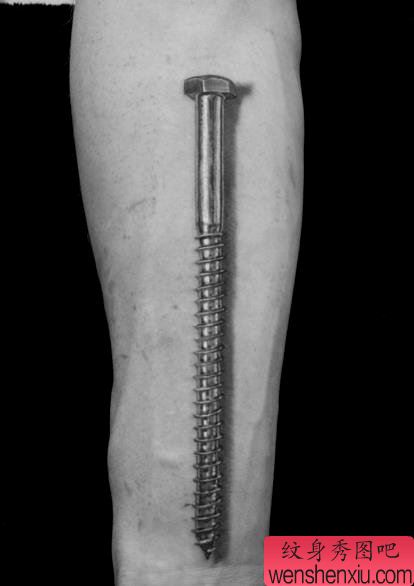 胳膊创意螺丝钉文身作品文身作品