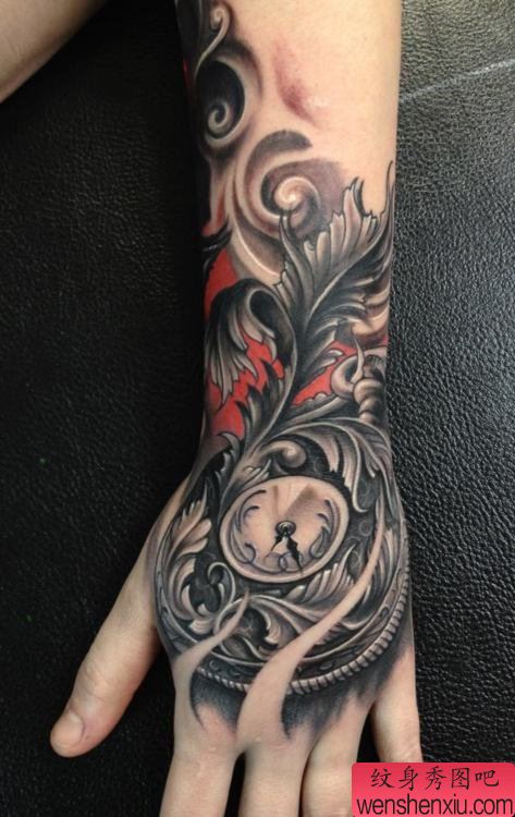 手部时钟文身作品由文身秀图吧分享