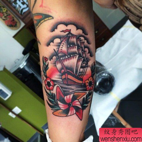文身秀图吧推荐一幅手臂帆船文身作品