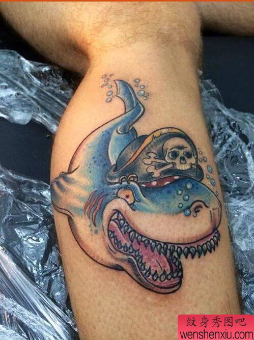 腿部鲨鱼文身作品