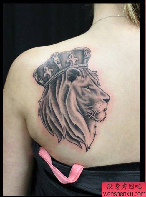 文身秀图吧推荐一幅女人背部狮子文身作品