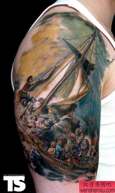 文身秀图吧推荐一幅手臂写实海浪文身作品