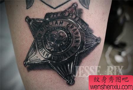 文身秀图吧推荐一幅腿部五角星文身作品