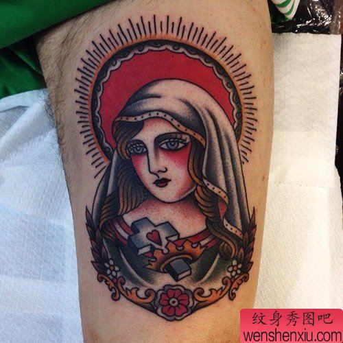 一幅腿部圣母玛利亚文身作品