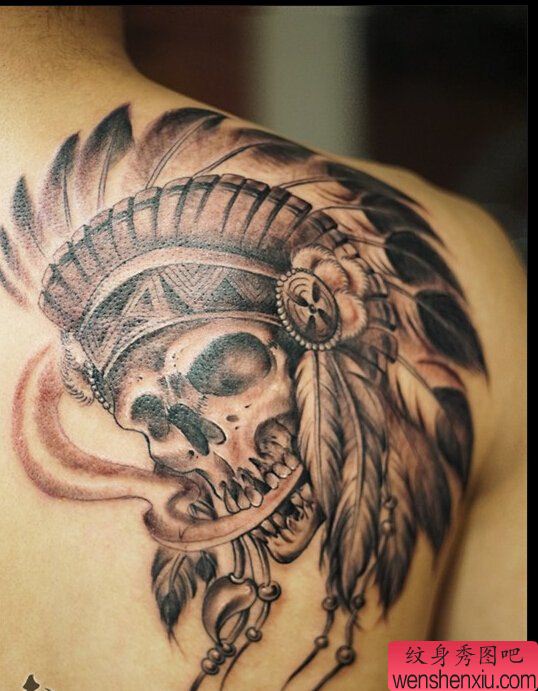 背部印第安头骨文身作品
