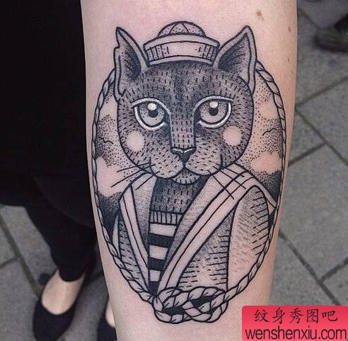 文身秀图吧推荐一幅手臂点刺猫文身作品