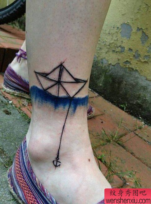 女人脚踝船文身作品