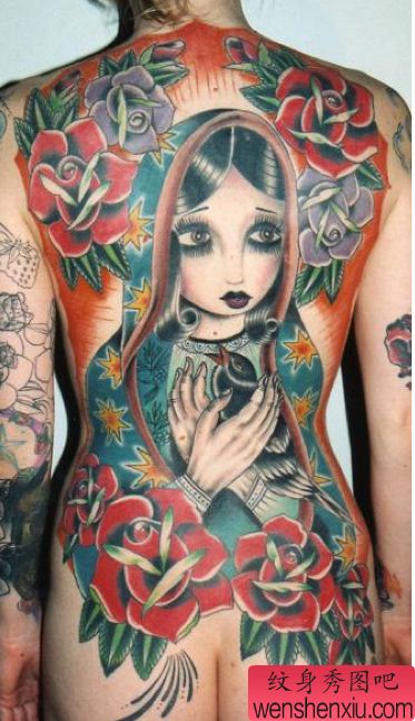 文身秀图吧推荐一幅满背彩色套头娃娃文身作品